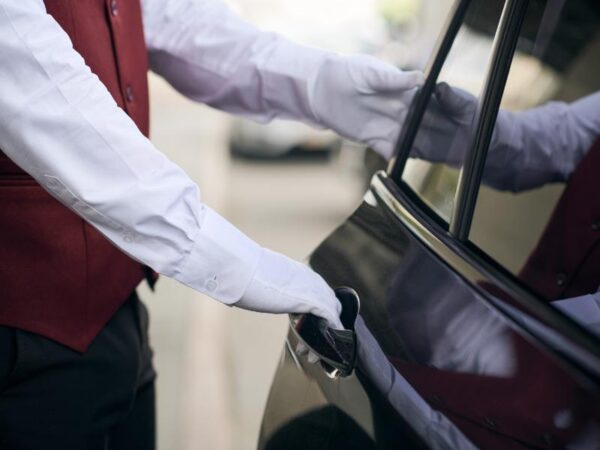 How Premium Valet Services Enhance the Restaurant Experience